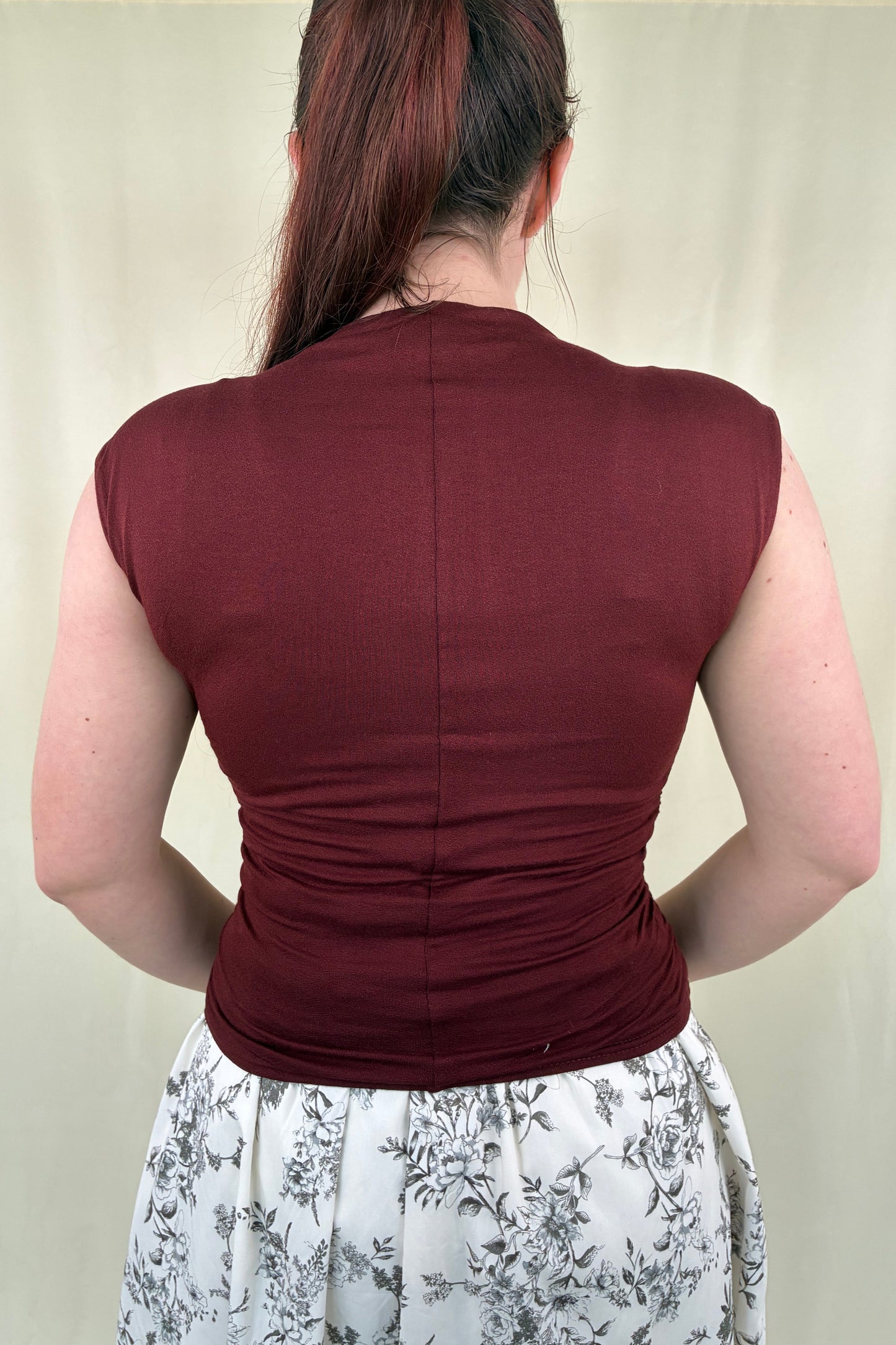 Sleeveless Funnel Neck Scrunch Knit Top - Maroon