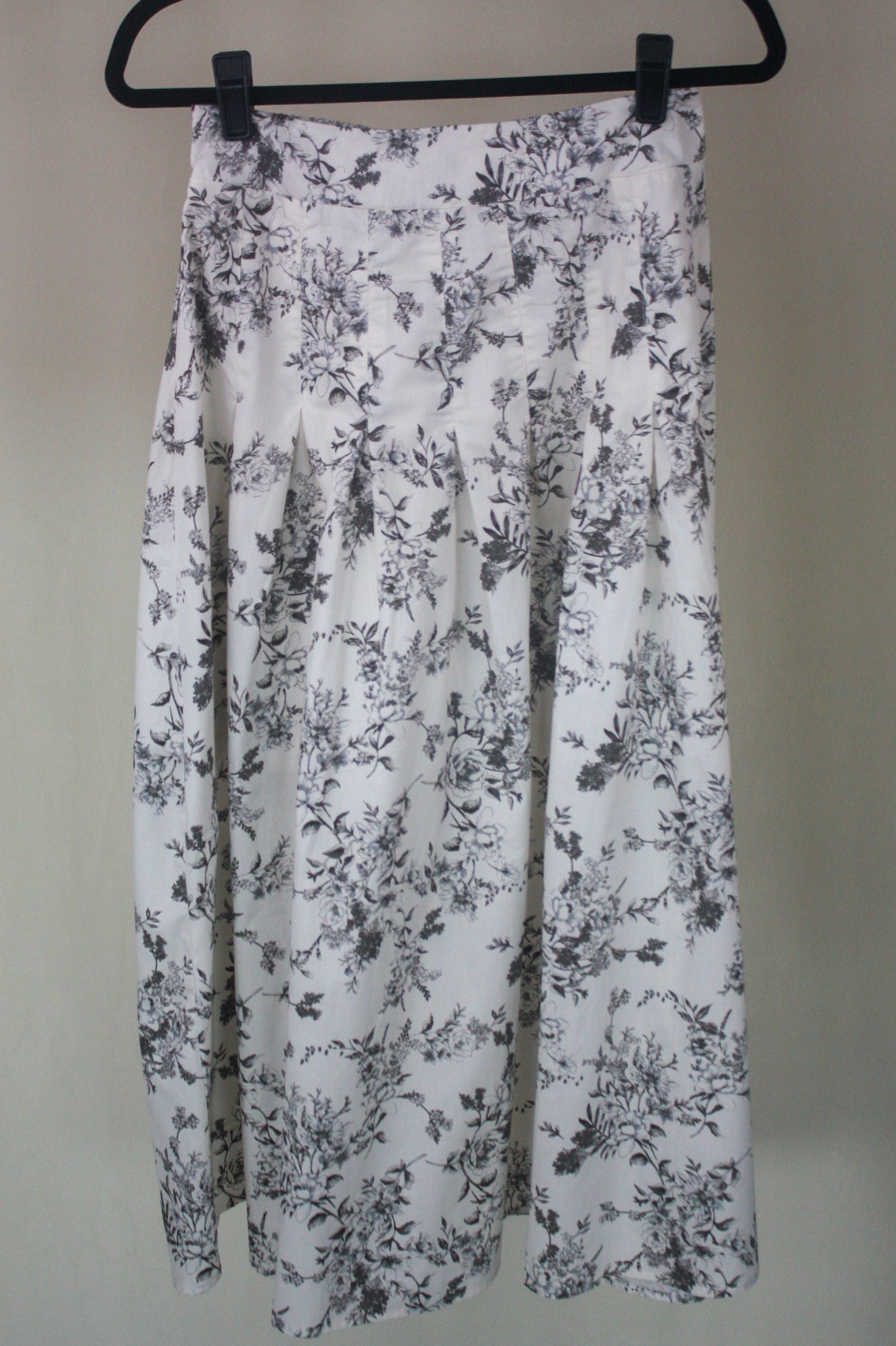 Floral Toile Pleated Maxi Skirt - Black Multi